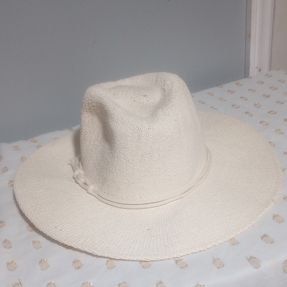 Universal Thread Accessories - Universal Thread Cream Women's Hat